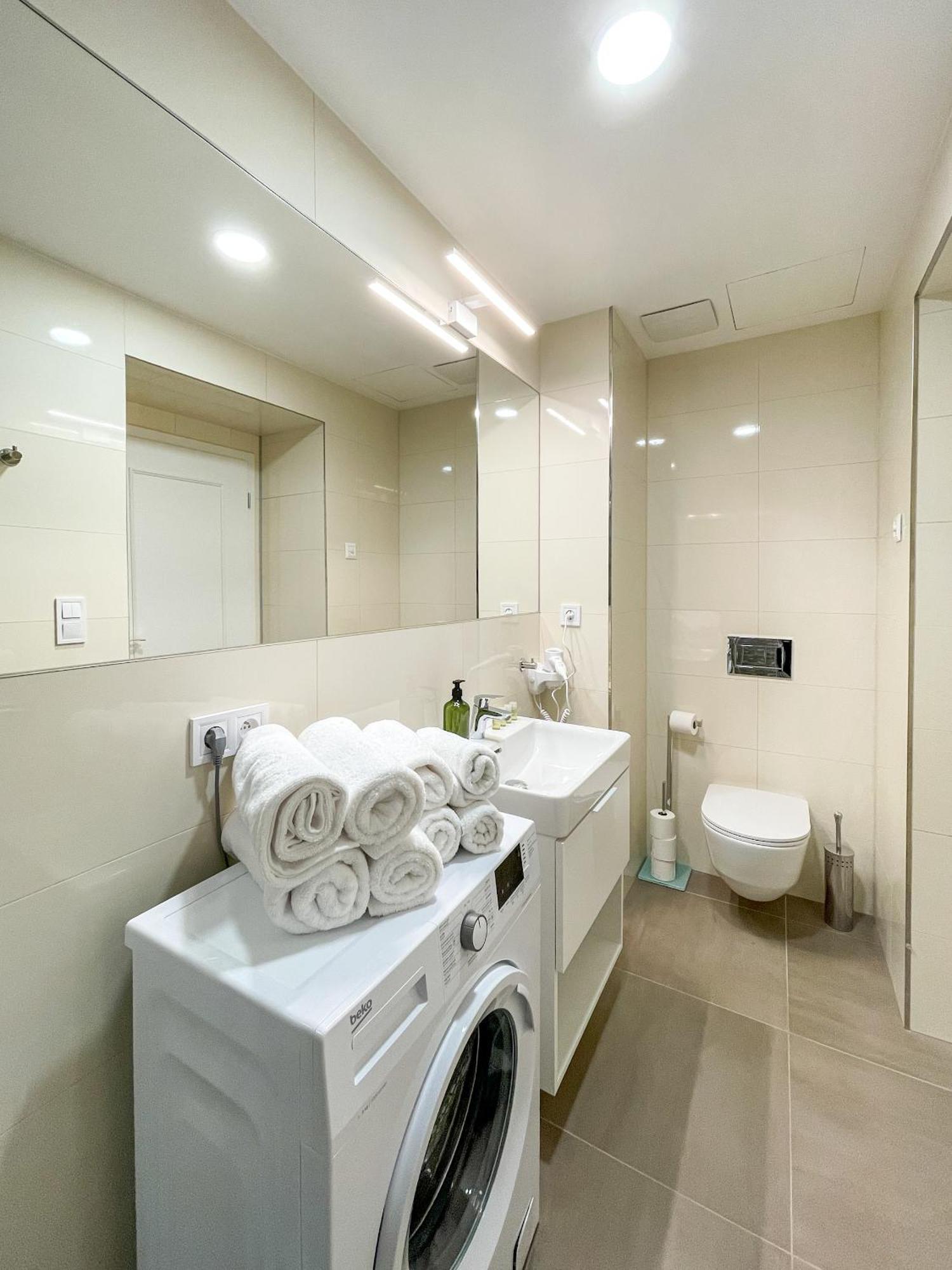 Rasinovo Nabrezi - Riverside Residence Πράγα Εξωτερικό φωτογραφία